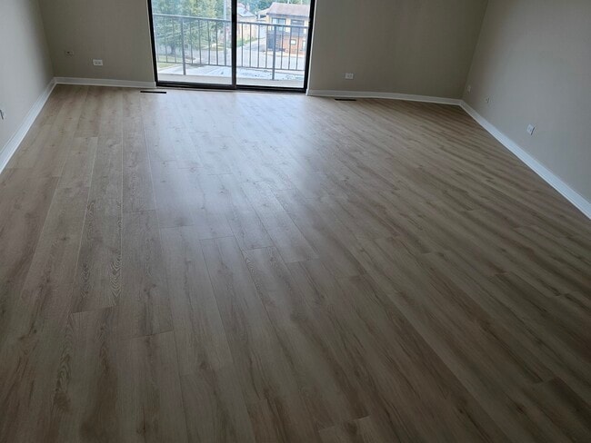 Building Photo - 3900 W 95th St