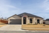 Building Photo - Spacious Glen Rose Home with Open Floorplan & Office Space