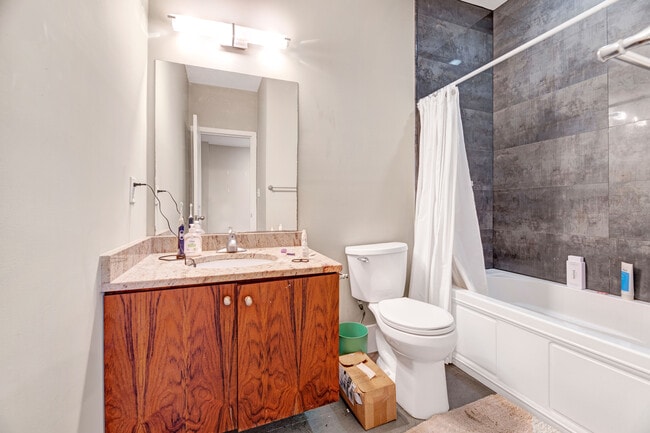 Building Photo - 1346 Kenyon St NW