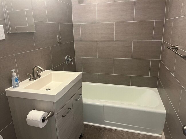 Building Photo - 221 Rock St