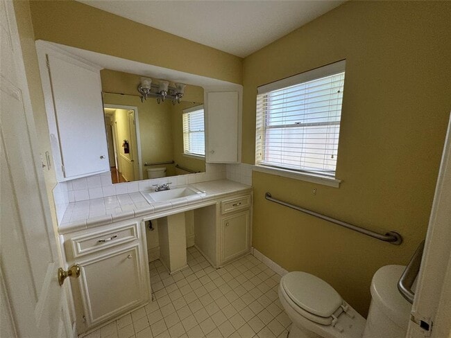Building Photo - 8214 Beechnut St