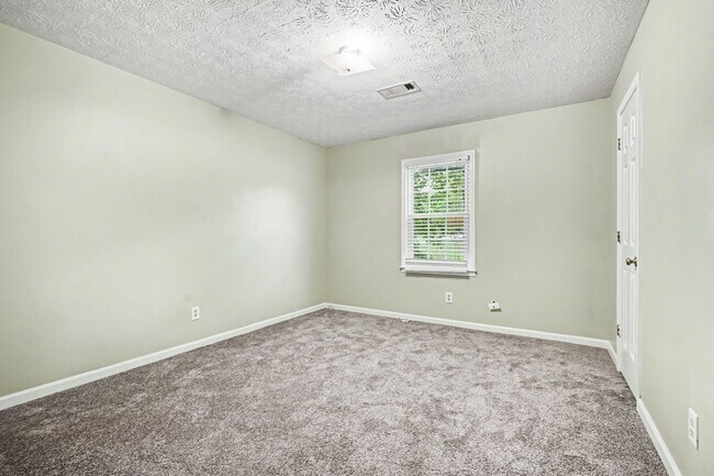 Building Photo - 3030 Green Meadow Ln