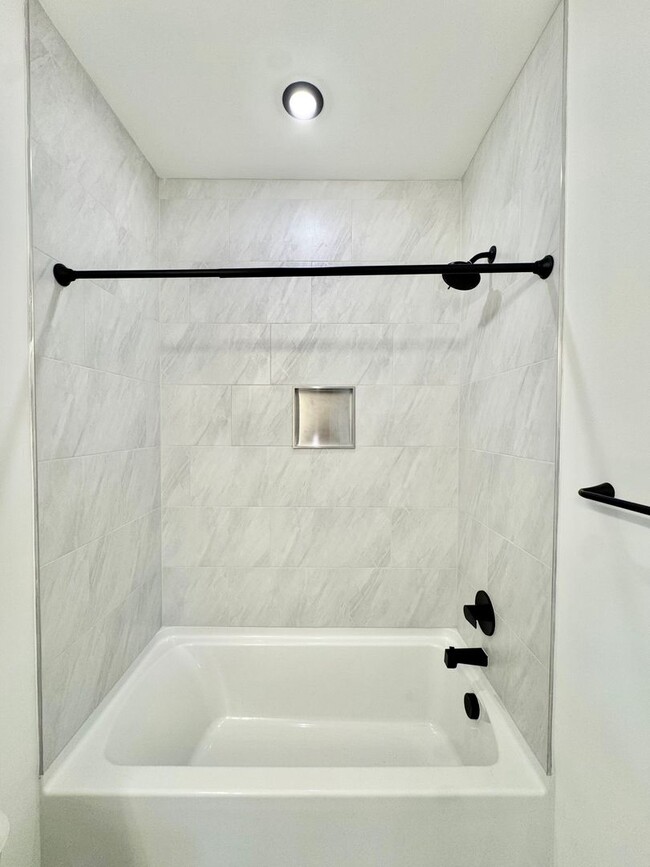 Building Photo - Beautiful NEW 1-Bed, 1- Bath Apartment in Rock Hill!