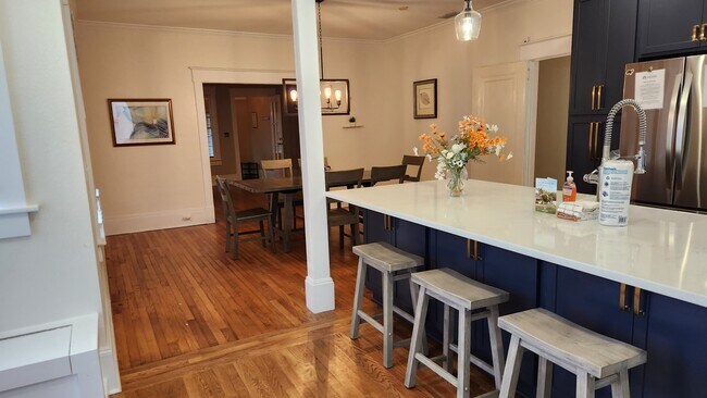 Building Photo - 2897 Sydney St