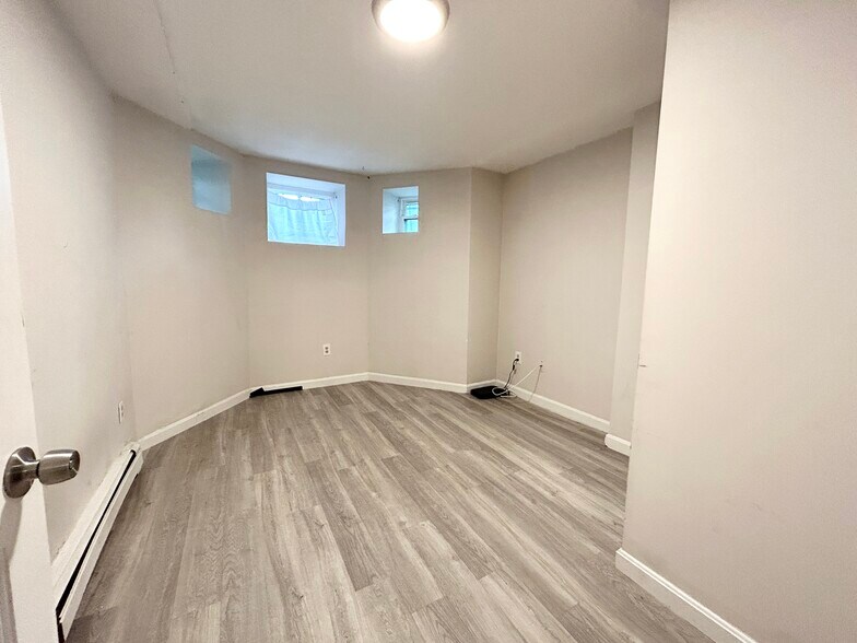 Building Photo - 74 Hammond St