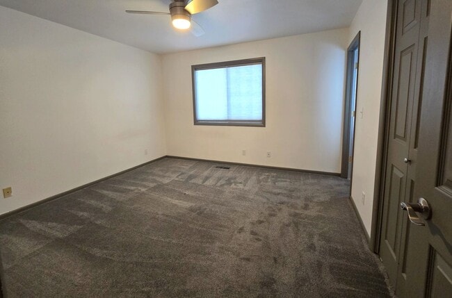 Building Photo - Large, Pet Friendly 5 Bedroom, 3 Bathroom Home for Rent in Ammon!  Fenced Backyard & 2-Car Garage...