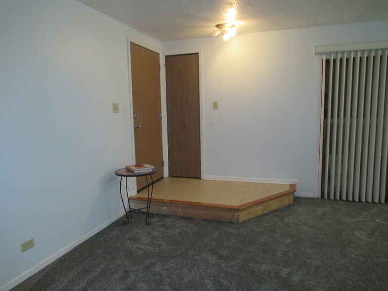 Building Photo - 9 Cedar Ct