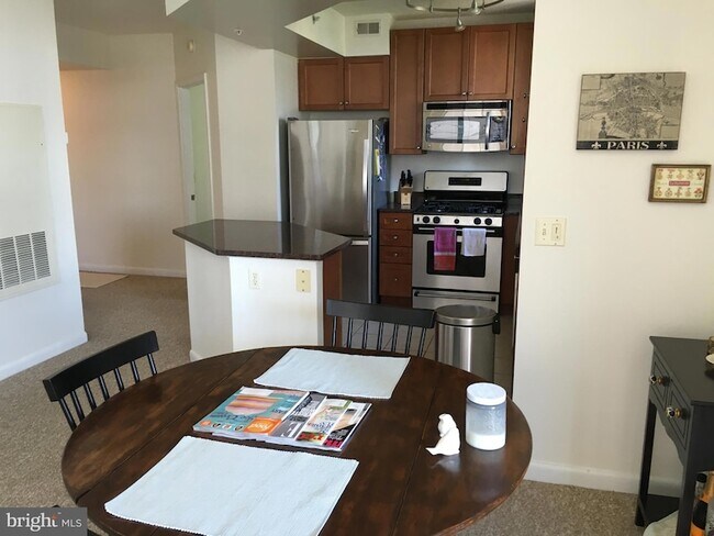 Building Photo - 851 N Glebe Rd