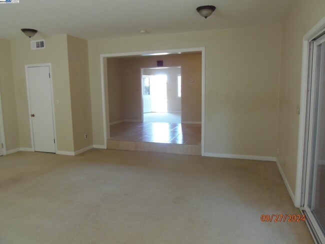 Building Photo - 8320 Davona Dr