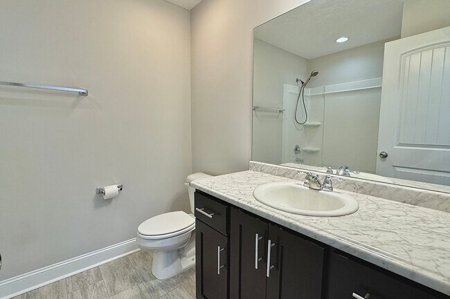 Building Photo - AVAILABLE EARLY DECEMBER (Small Pets Only)