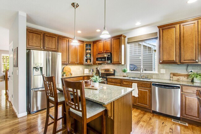 Building Photo - Spacious 4 Bed, 3 Bath House in Johnstown!