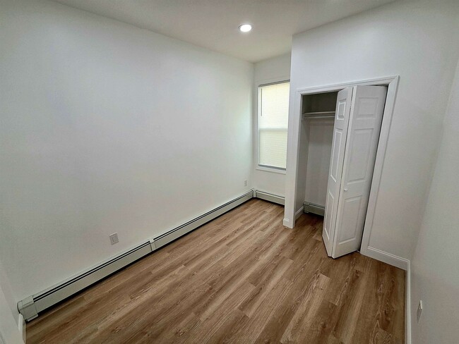 Building Photo - 129 W 27th St