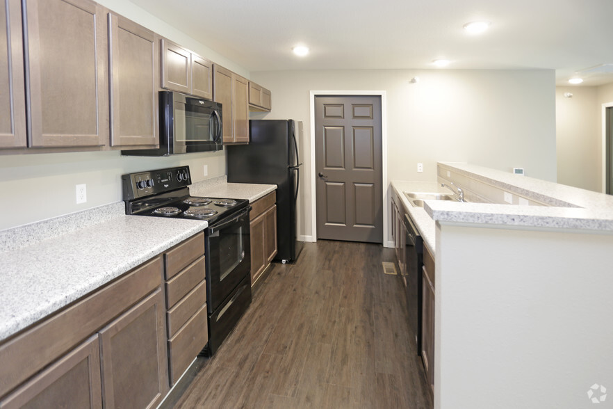 3BR, 2BA - 1,885 SF - Huntington Village Apartments