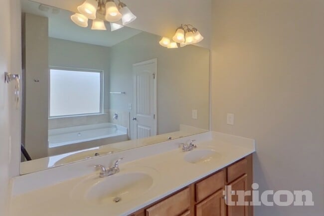 Building Photo - 5702 Pahaska Ct