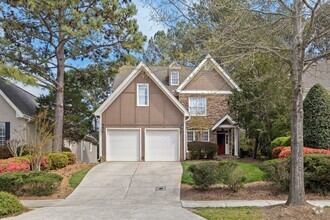 Building Photo - Stunning Heritage Home