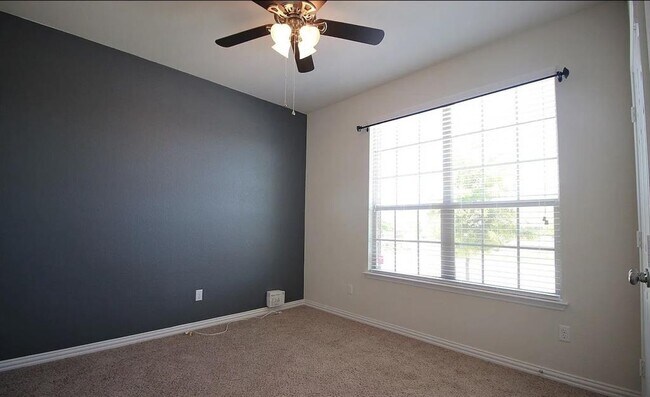 Building Photo - 3005 Angelina Ct