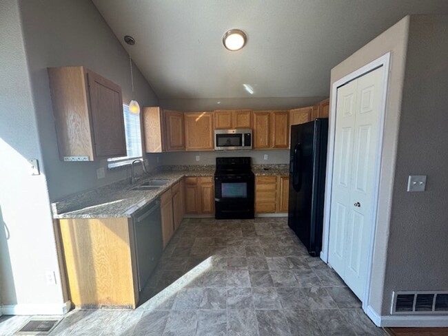 Building Photo - Charming 4-Bedroom Home Near Fort Carson i...