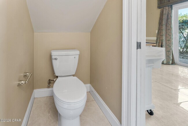 Building Photo - 100 Downing St