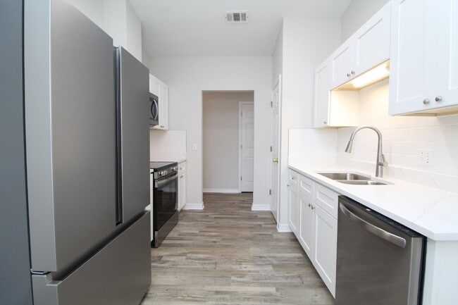 Building Photo - Charming Newly Renovated 3-Bedroom, 2-Bath...