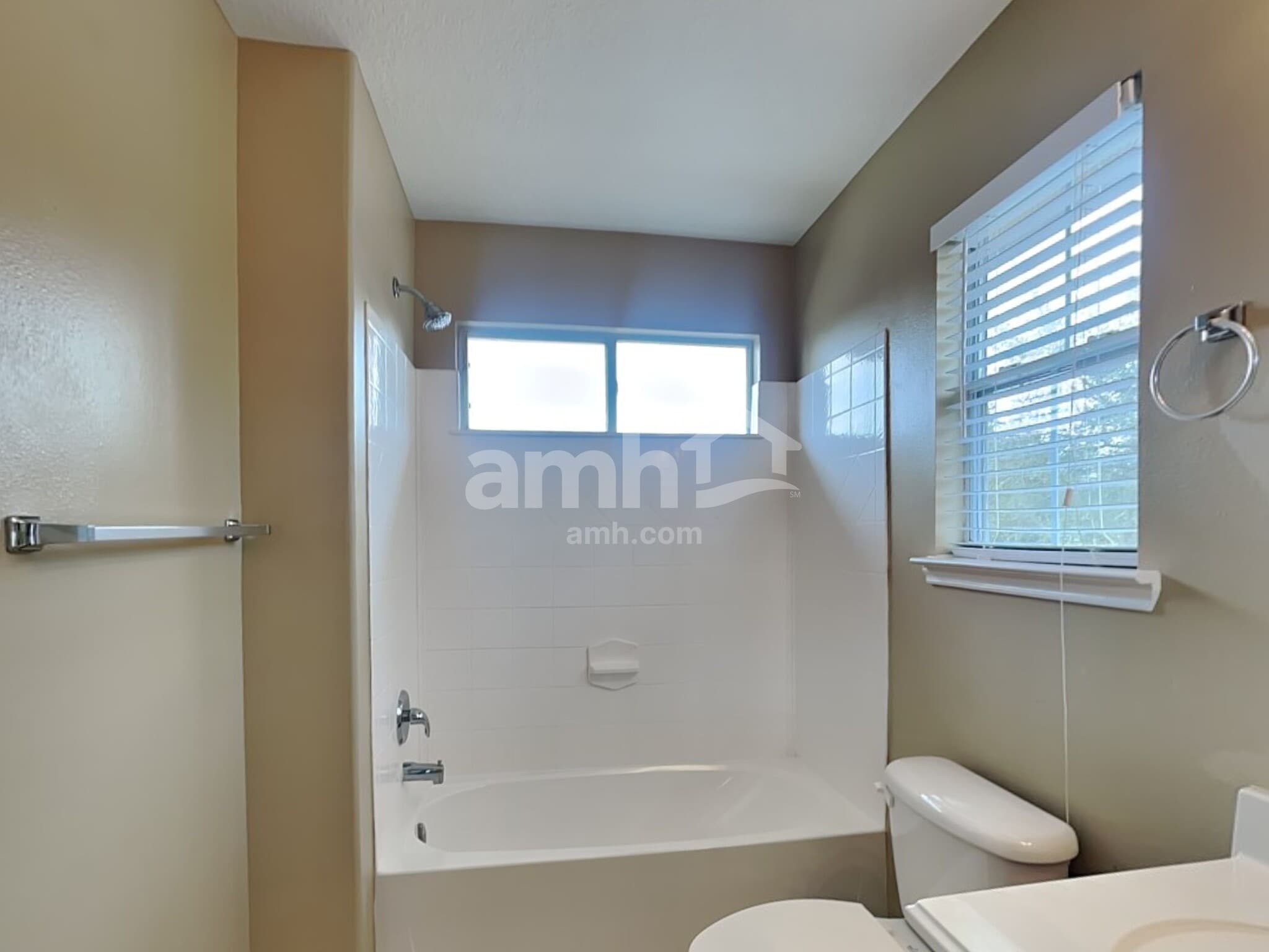 Building Photo - 8918 Farm Ridge Ln