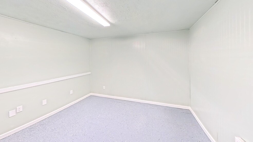 Building Photo - 3695 Weyland Dr