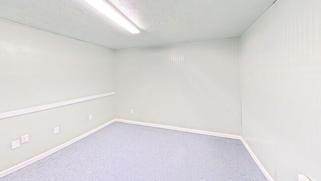 Building Photo - 3695 Weyland Dr