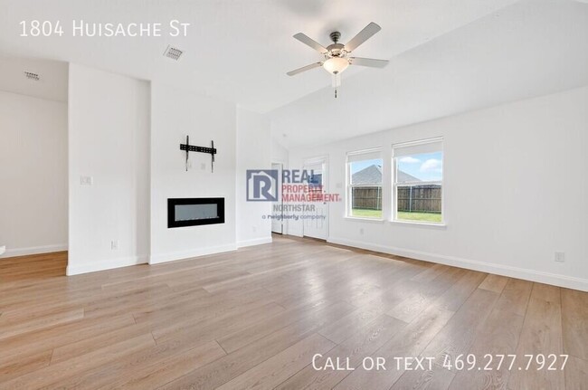Building Photo - 1804 Huisache St