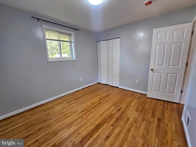 Building Photo - 102 Hannes St