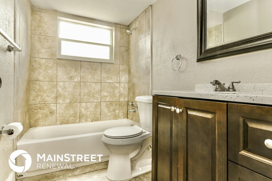 Building Photo - 3022 Brompton Dr