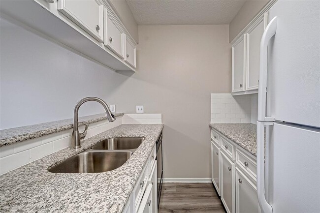 Building Photo - 11503 Meadow Ln