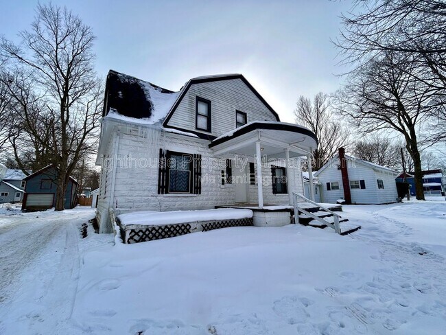 Building Photo - 514 E Center St