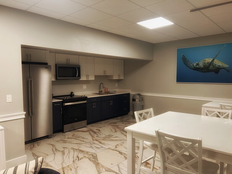 VT III social room - 5 Bluebill Ave
