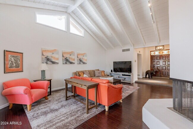 Building Photo - 8257 E Del Cadena Dr