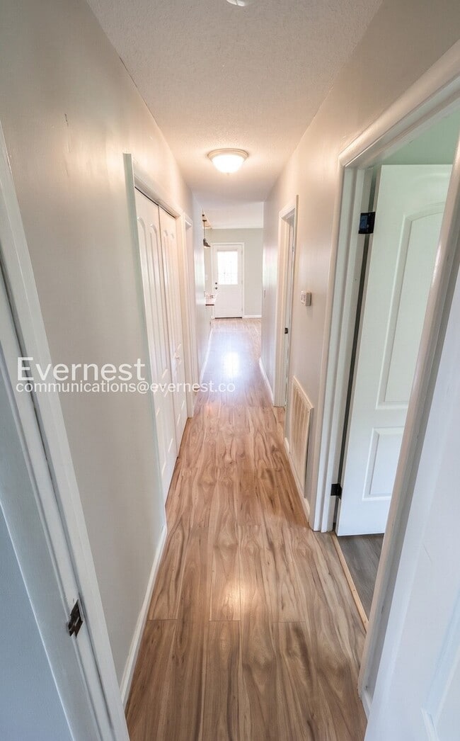 Building Photo - 3-Bed/2-Bath/Pet Friendly/Available Soon!