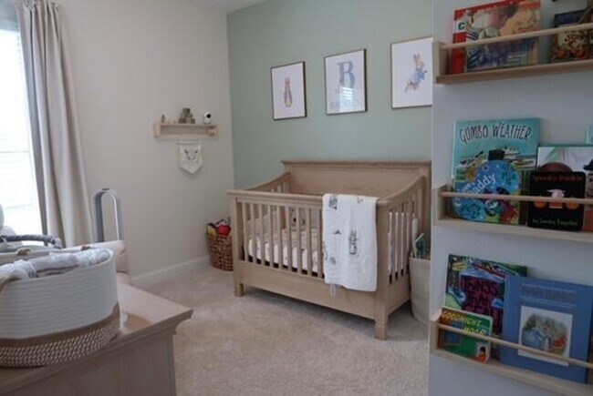 Building Photo - Golf Course and Pond Views