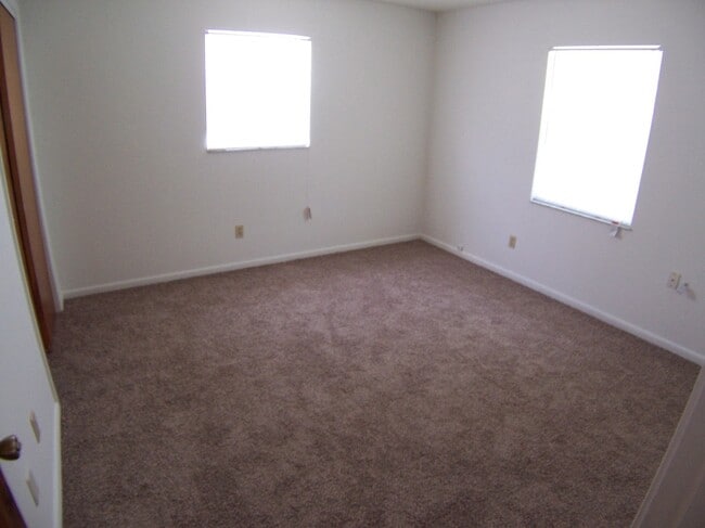 Building Photo - 3 Bedroom Home Near Lake Shipp