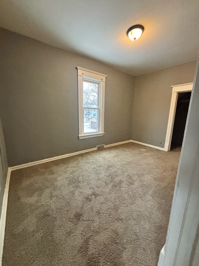 Building Photo - 1810 Hutchins Ave