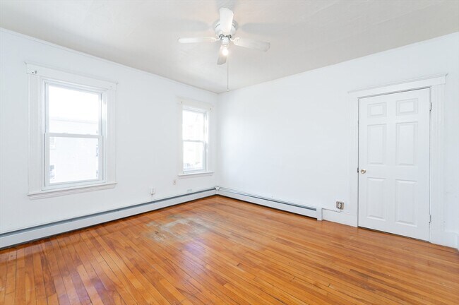 Building Photo - 26 Wilson St