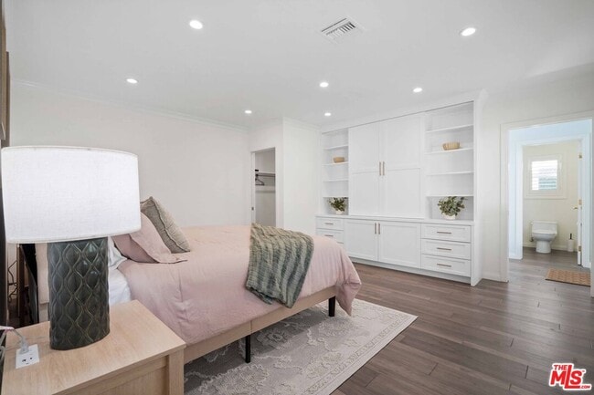 Building Photo - 4875 Bluebell Ave