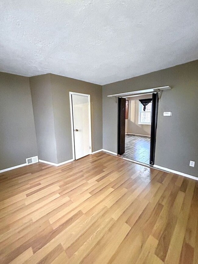 Building Photo - Charming 3-Bedroom Home with Modern Comfor...