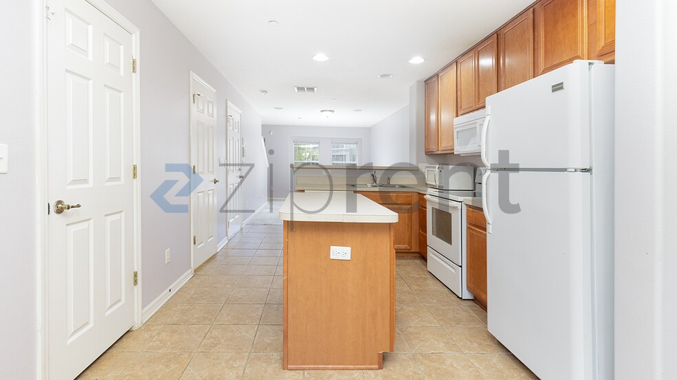 Building Photo - 522 Wheaton Trent Pl