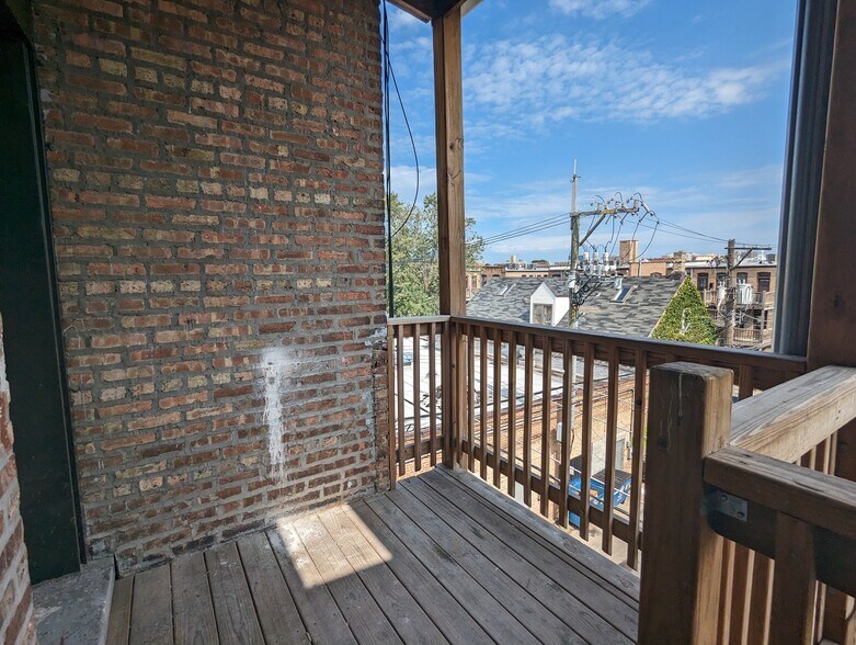 Building Photo - 3935 N Janssen Ave