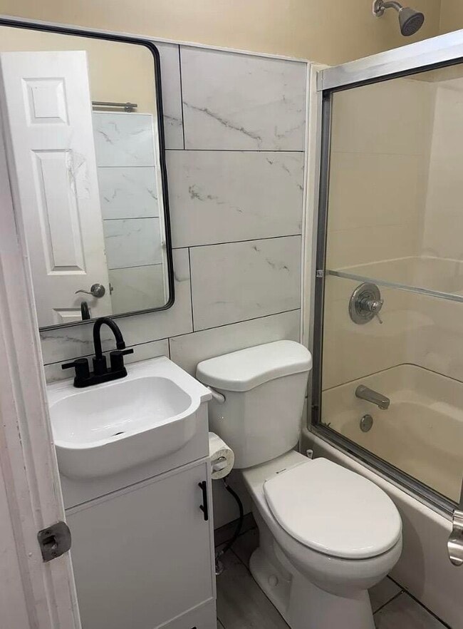 Building Photo - 22641 Albion Ave