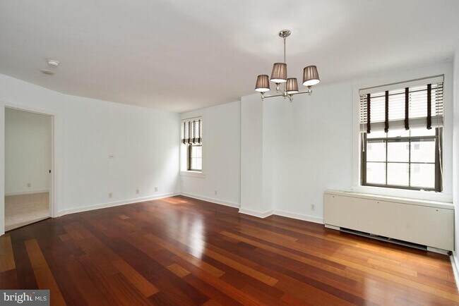 Primary Photo - 219-29 S 18th St