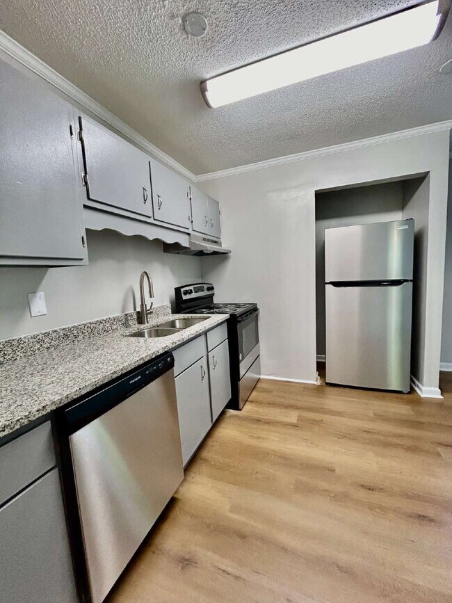 Building Photo - 105 P' Poole Ave #101: Red Bank 1Bed/1Bath Apartment w/ Laundry Units, Central AC, and Granite Co...