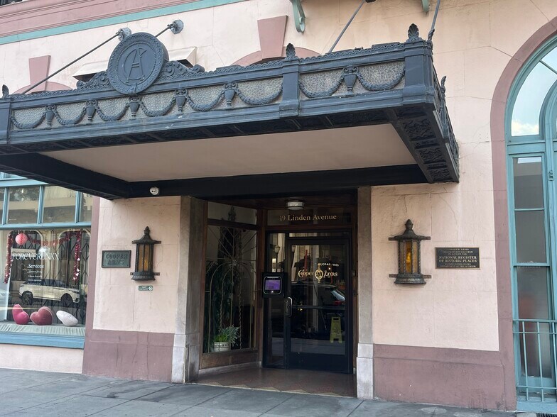 Building Photo - 455 E Ocean Blvd