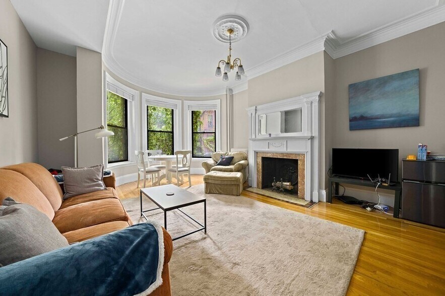 Building Photo - 421 Marlborough St