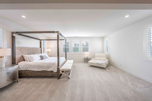 Building Photo - 120 Riverbend