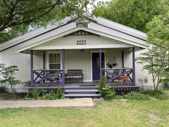 Primary Photo - 2203 Dixie Ln