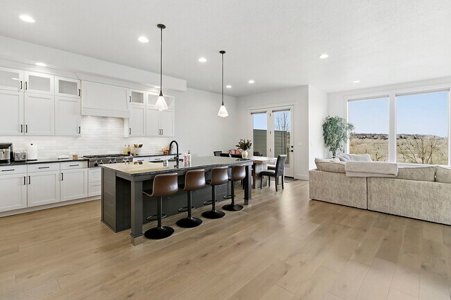 Building Photo - 6777 E Warm Springs Ave